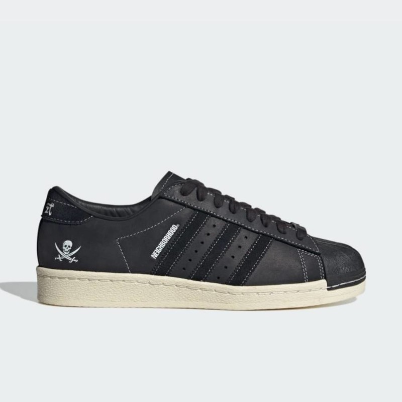 Black adidas superstar trainers store